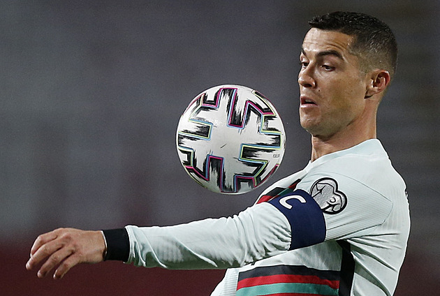 Ronaldo zůstává vzorem. Portugalský kouč své hvězdě nechá kapitánskou pásku