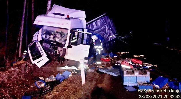 idi tohoto kamionu havaroval u Kladrub na Tachovsku. Podle policist nadýchal...