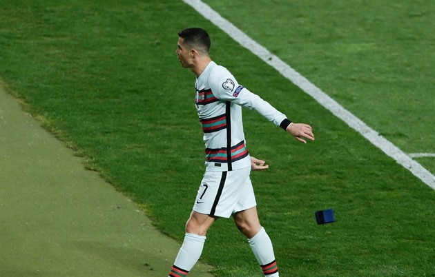 Ukradli mu vítězný gól, zahodil pásku. Ronaldo zuřil: Ublížili celému národu
