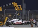 Pro Nikitu Mazepina z Haasu skonila Velká cena Bahrajnu krátce po zaátku...