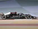 Valtteri Bottas z Mercedesu jede Velkou cenu Bahrajnu.