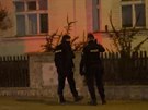 Policie zasahovala v pra�sk�ch �t�rbohol�ch. Pes tam p�esko�il plot a napadl...