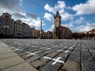 Tisíce namalovaných kí ráno pokryly dlabu Staromstského námstí v Praze....