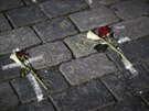 K namalovaným kím na památku obtí koronaviru na Staromstském námstí v...