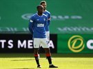 Záloník Rangers Glen Kamara ped utkáním proti Celtiku.