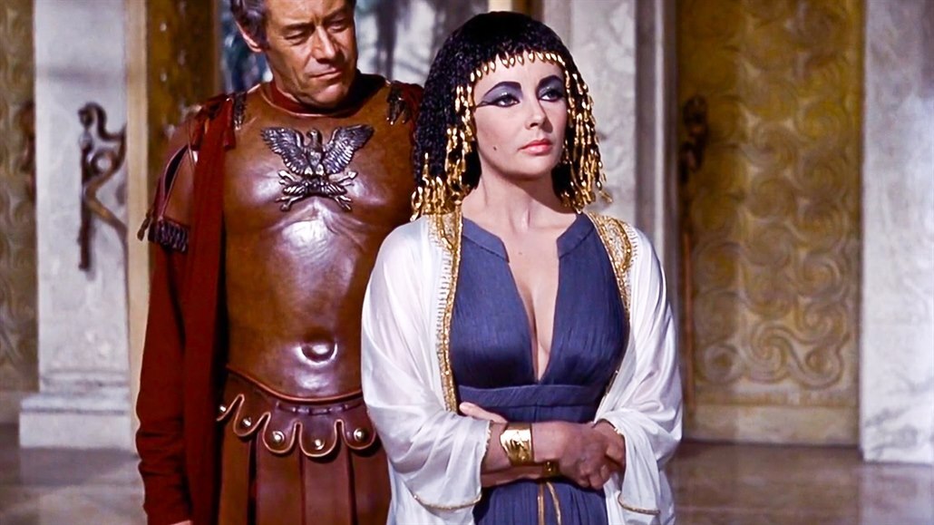 Elisabeth Taylorová ve své moná nejslavnjí roli jako Kleopatra