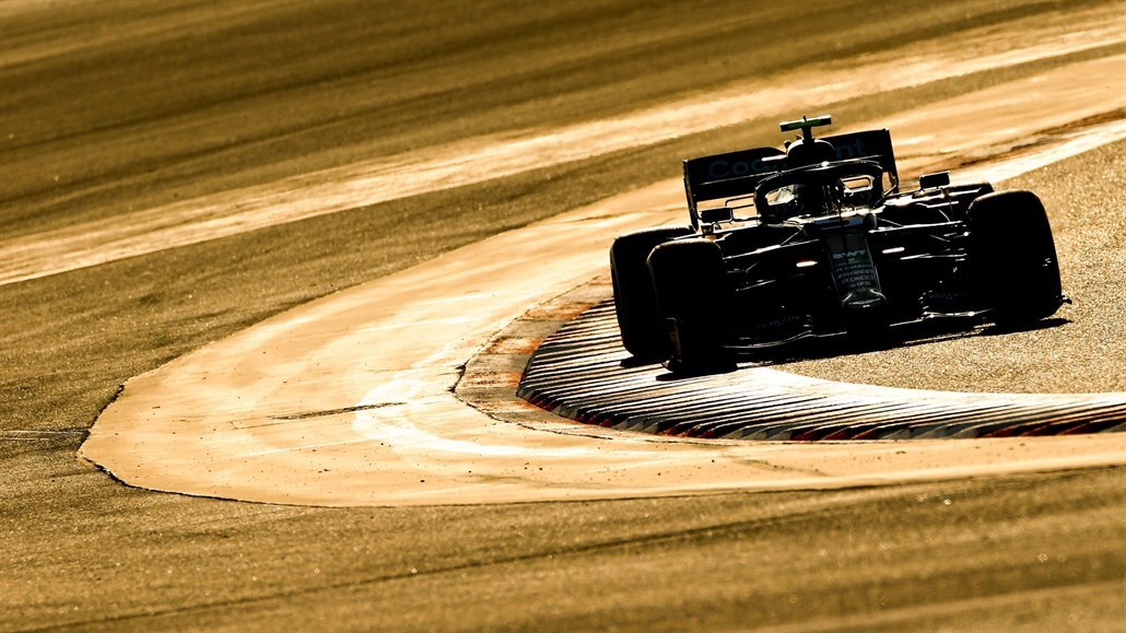 Sebastian Vettel z týmu Aston Martin pi testech v Bahrajnu