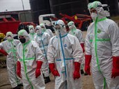 Hasi�i zasahuj� v ohnisku pta�� ch�ipky v chovu kachen v Z�b�dov�. (22. b�ezna...