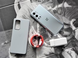 Smartphony OnePlus 9 a 9 Pro