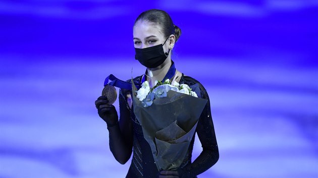 Alexandra Trusovová si užívá bronzovou medaili.