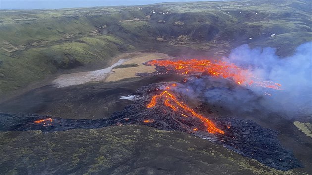 Denn zbry sopky Fagradalsfjall, kter vybuchla nedaleko Reykjavku na Islandu. (20. bezna 2021)