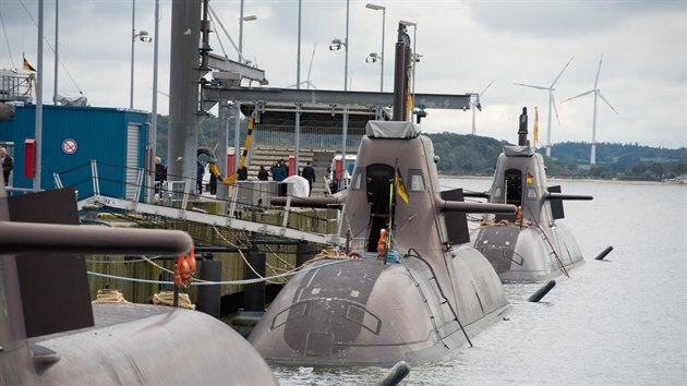 Nmeck nmonictvo uvd do provozu novou ponorku U36. (10. listopadu 2016)