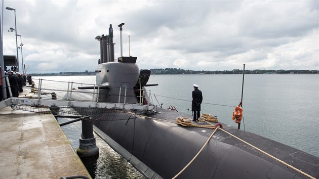 Německé námořnictvo uvádí do provozu novou ponorku U36. (10. listopadu 2016)