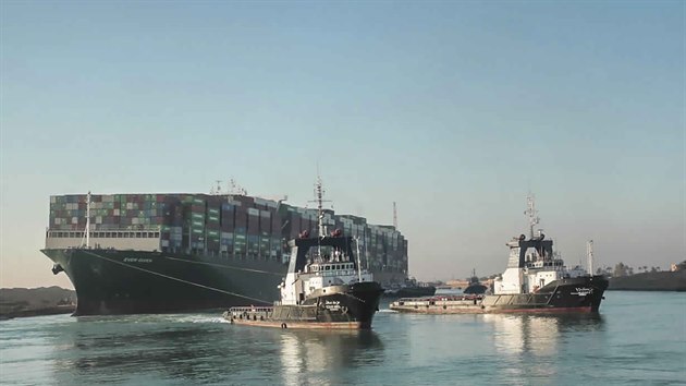 Kontejnerovou loď, která skoro týden blokovala Suezský průplav, se podařilo zcela uvolnit. (29. března 2021)