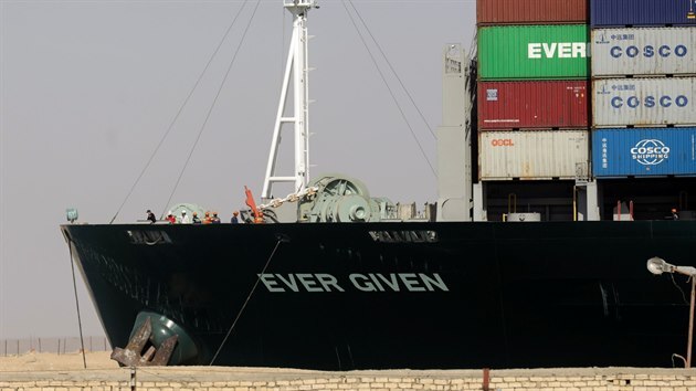 Kontejnerovou loď, která skoro týden blokovala Suezský průplav, se podařilo zcela uvolnit. (29. března 2021)