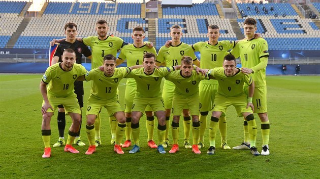 Český tým na společné fotografii před zápasem proti Slovinsku