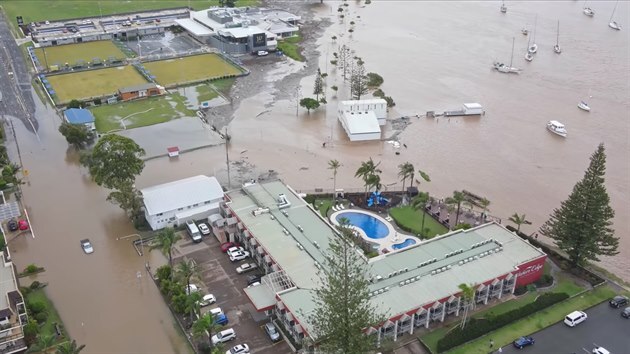 Bleskové záplavy, prudký vichr a nadměrné srážky na východním pobřeží země způsobily dalekosáhlé škody. (21. března 2021)