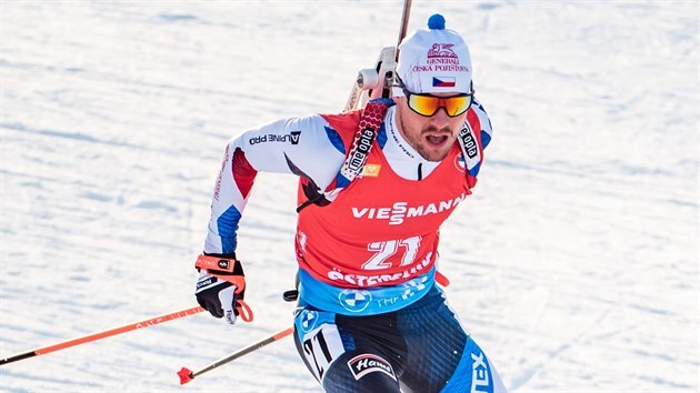 Michal Krčmář na trati závodu s hromadným startem v Östersundu
