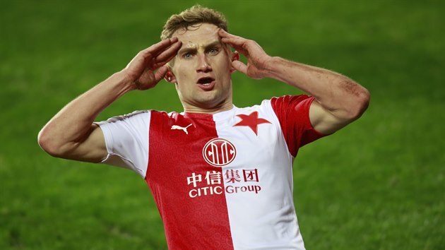 Slávistický útočník Jan Kuchta se raduje ze svého gólu proti Opavě.
