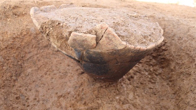 Archeologov nali u Babic tyi zhruba 30 centimetr vysok urny s pozstatky splench tl.