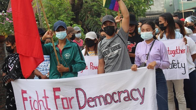 V Barm pokrauj protireimn protesty. (25. bezna 2021)