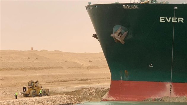 Suezský průplav zablokovala obří nákladní loď. (24. března 2021)