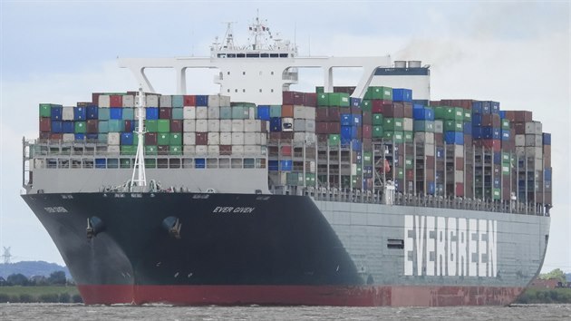 Loď Ever Given patří mezi největší nákladní plavidla na světě. (29. července 2020)