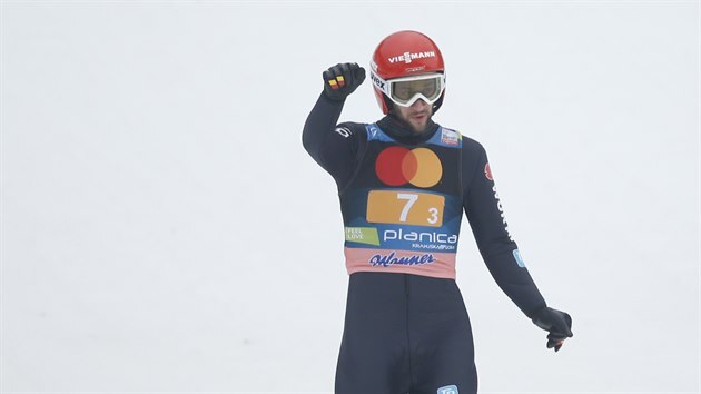 Německý skokan na lyžích Markus Eisenbichler v soutěži družstev při letech v Planici.
