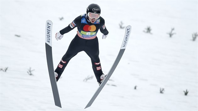Rakousk skokan na lych Markus Schiffner v souti drustev pi letech v Planici.