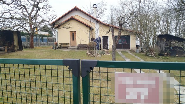 Majitel bývalého drážního domku ve Vochově na Plzeňsku zastřelil muže, který se k němu vloupal.