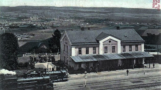Stanice Dvůr Králové nad Labem na dobové pohlednici z roku 1906