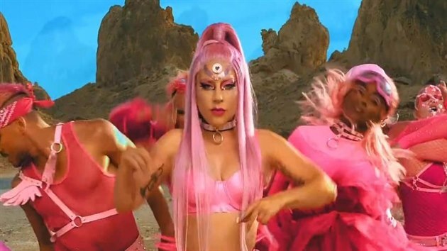 Lady Gaga ve videoklipu k p�sni Stupid Love (2020)