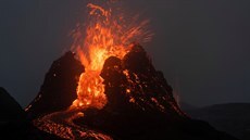 Na Islandu poblí Reykjavíku vybuchl vulkán Fagradalsfjall. (20. bezna 2021)