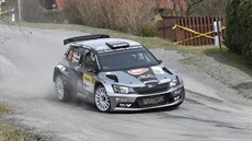 Dominik Stíteský a navigátor Danny Persein s vozem koda Fabia R5.