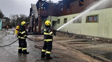 V noci na ned�li zasahovalo dvanáct jednotek hasi�� u po�áru budovy v Moravském...