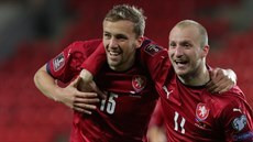 Tomá Souek (vlevo) a Michael Krmeník se radují z gólu proti Belgii, který...