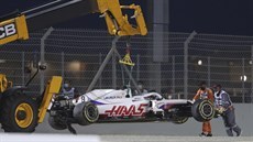Pro Nikitu Mazepina z Haasu skončila Velká cena Bahrajnu krátce po začátku...
