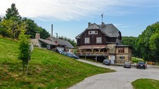 Holubyho chata pod vrcholem Velké Javoiny se nachází na Slovensku.