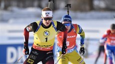 Johannes Thingnes Bö bhem závodu s hromadným startem v Östersundu