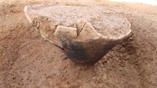 Archeologové nali u Babic tyi zhruba 30 centimetr vysoké urny s pozstatky...