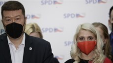 Tomio Okamura a Lucie afránková na tiskové konferenci SPD (23. bezna 2021)