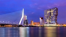 Rotterdam je největší evropský přístav, do roku 2004 byl největším přístavem na...