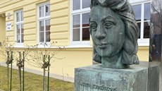 Vnorovy na Hodonínsku věnovaly odvážné odbojářce Marii Kudeříkové bustu u...