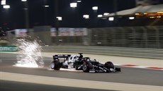 Júki Cunoda s monopostem stáje AlphaTauri v kvalifikaci Velké ceny Bahrajnu F1.