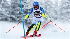 Amerianka Mikaela Shiffrinová bhem prvního kola slalomu ve výcarském...