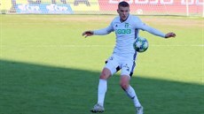 A je karvinský fotbalista Tomá Jursa pvodem záloník, zvyká si na post...