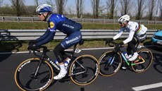 Mathieu van der Poel, Julian Alaphilippe a Wout van Aert. Trio hlavních hvzd závodu Kolem Flander.