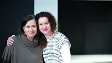 Dana �erná a Má�a Málková b�hem zkou�ek inscenace Máma mi �íkala, �e bych nem�la