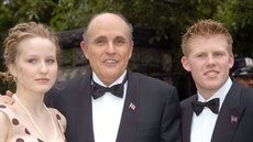 Rudy Giuliani a jeho d�ti - dcera Caroline a syn Andrew (24. kv�tna 2003)