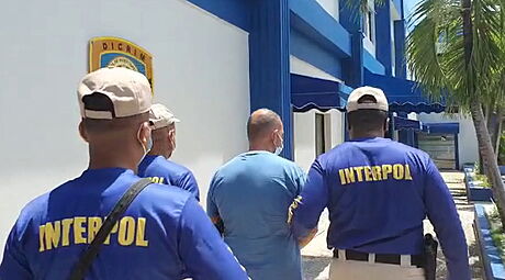 Interpolu se podailo zadret mafiánského uprchlíka, který se prozradil v...